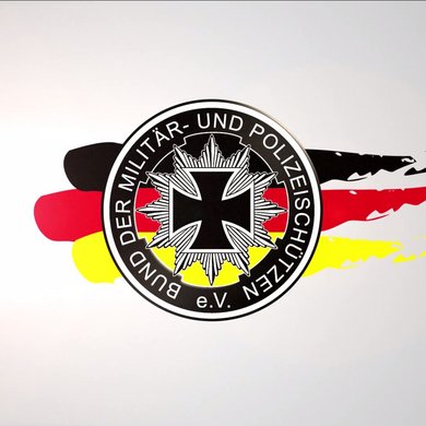 BDMP-Sliderbild: Jingle_teaser.jpg BDMP-Sliderbild Nr.2: Gespräch des Präsidenten mit IM NRW Herbert Reul zum
Thema §14 Abs 4 Satz 3 ./. § 14 Abs 5 WaffG